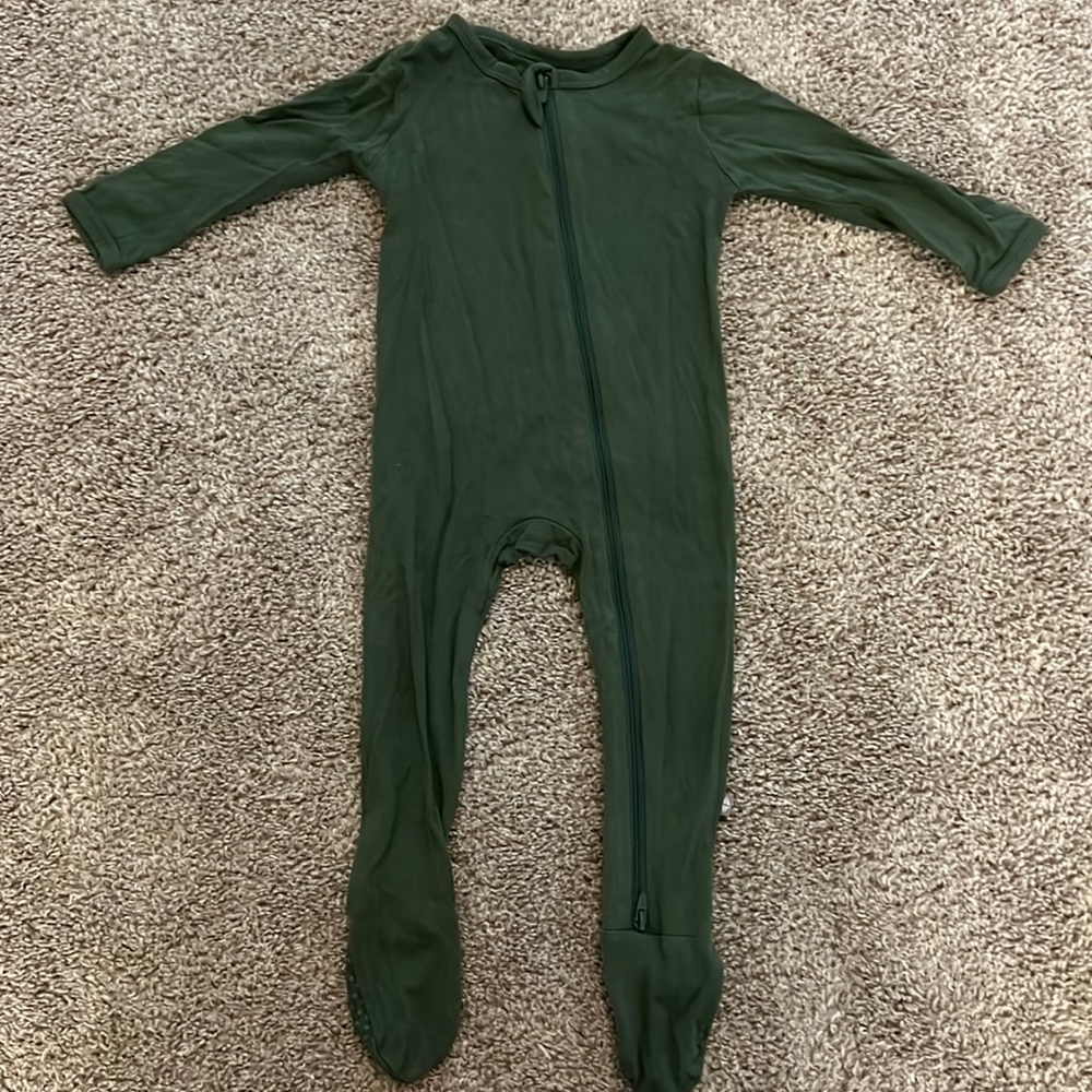 Kyte Baby Zippered Footie in Hunter - Size 6-12 months
